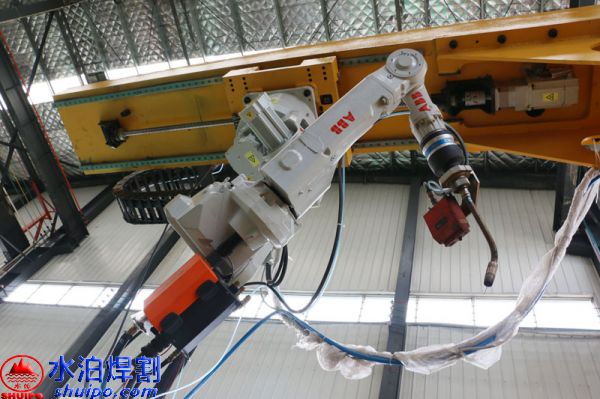 水泊焊割厢板网格算法8轴联动焊接机器人