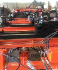 液压纵梁点固工装